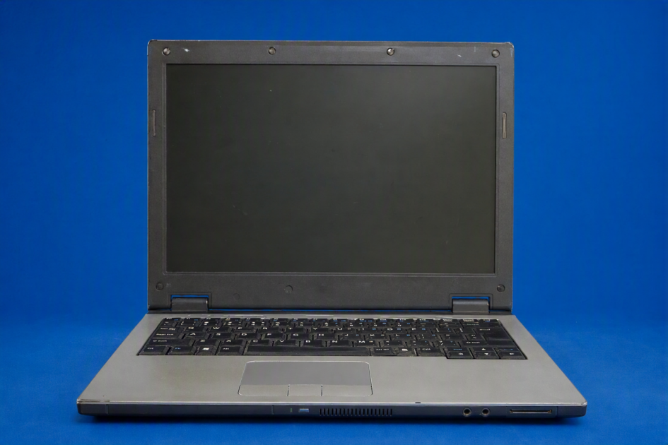 Header billede som viser en gammel laptop - Kan min pc klare windows 11